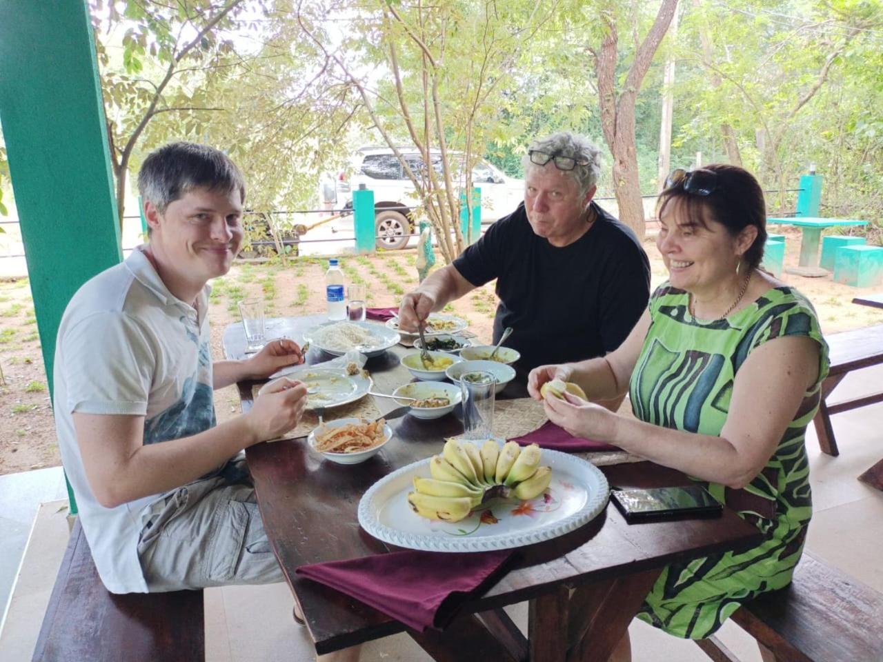 Spice Village Hotel & Restaurant Habarana Bagian luar foto